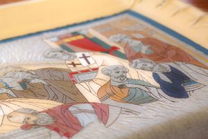 Плащаница Успение пресвятой Богородицы м престоящими лицевое шитье